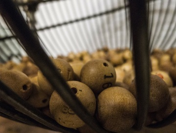 bolas de loteria en un bombo